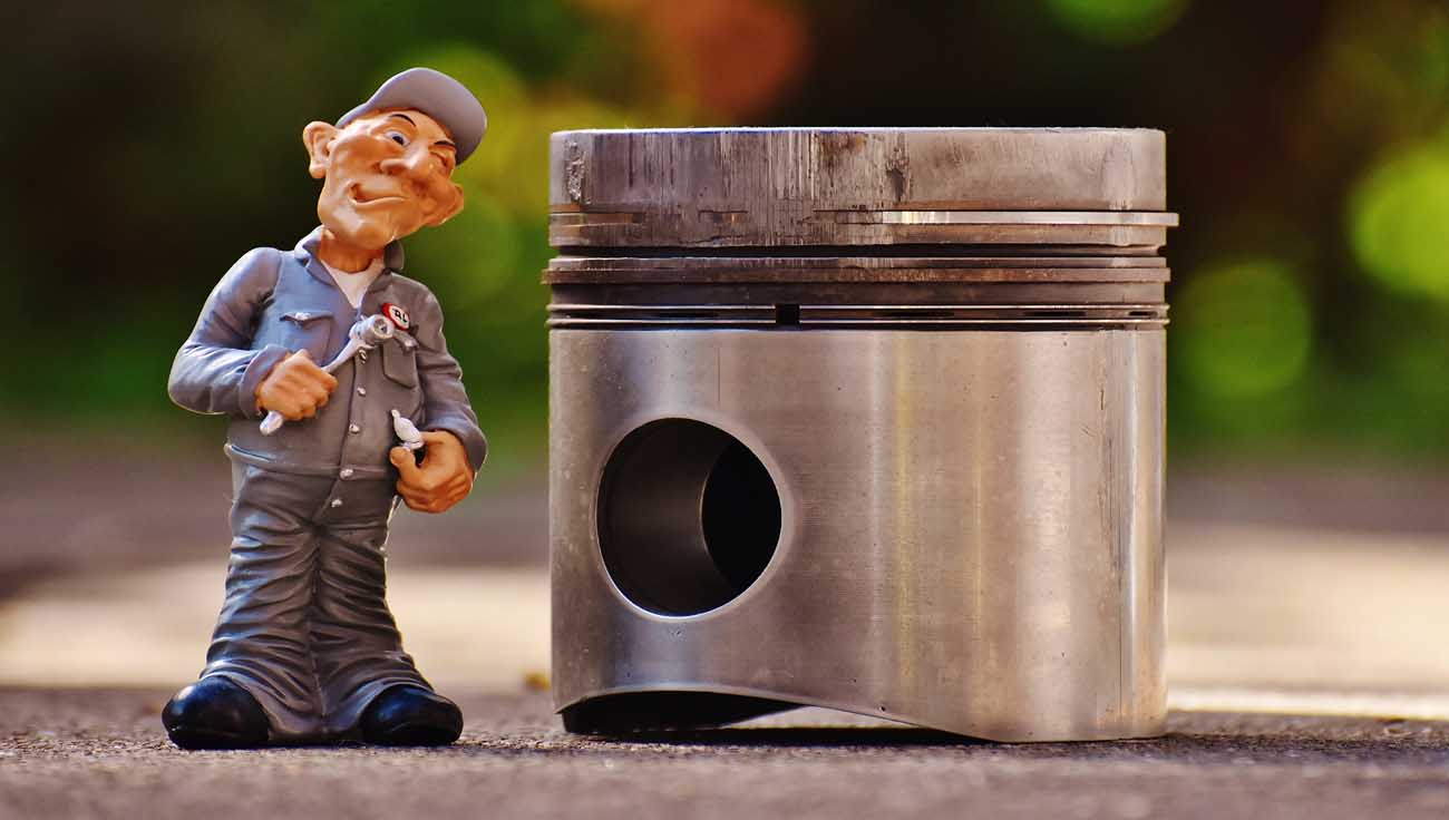 auto-mechanic_C_truck-butt-1662497_C_1300x736 Automechaniker 3